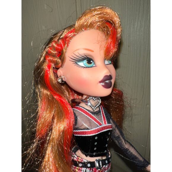 Bratz Doll Lot Meygan Pretty N Punk Y2K Vintage Original w/ Accessories Dog - Picture 2 of 6